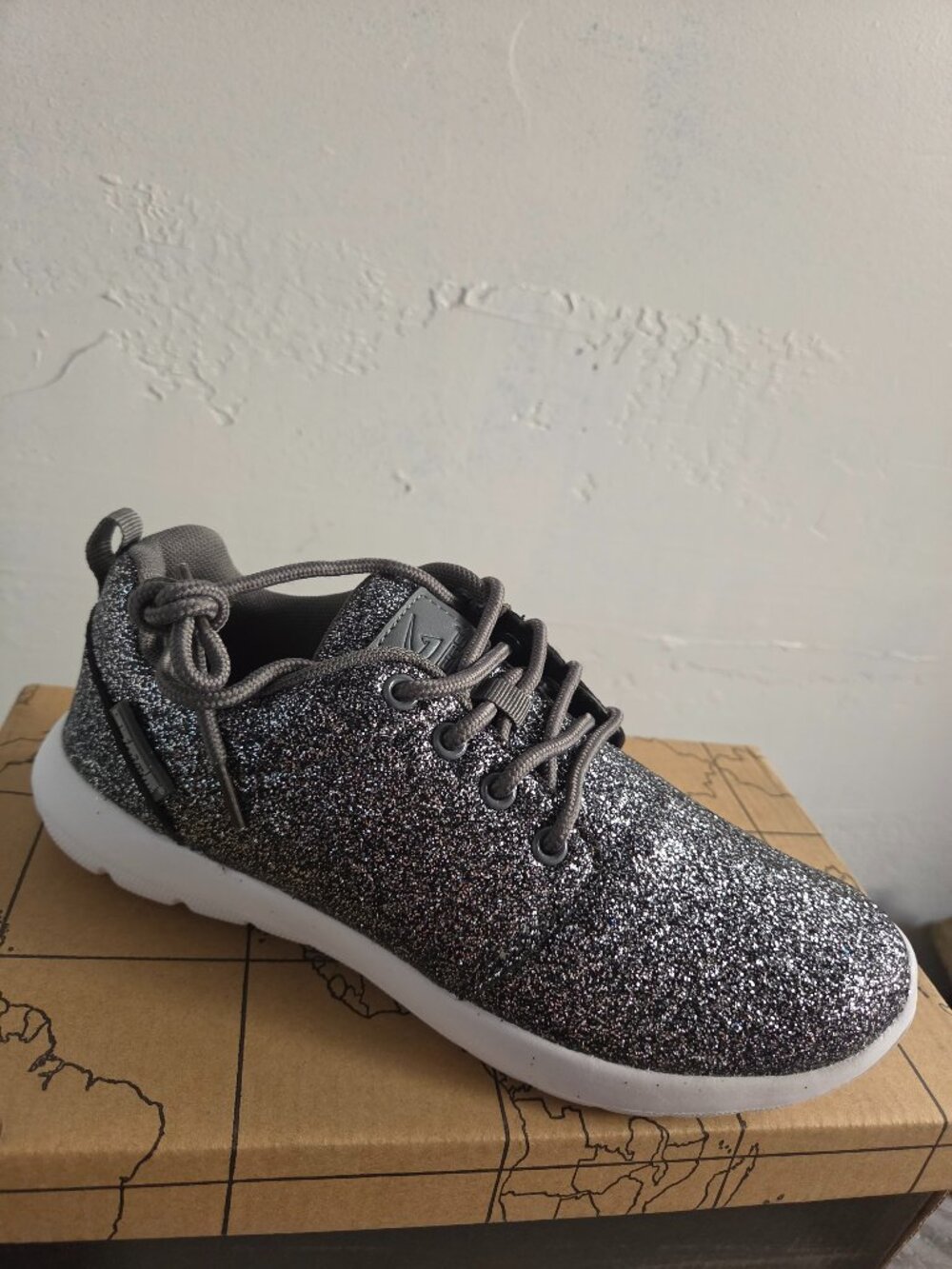 Geers by Dream Seek Women's Gray Athletic Slip-On Sneaker, Sz 6